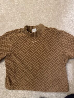 Nike Tan Chevron Mock Neck Short Sleeve Top